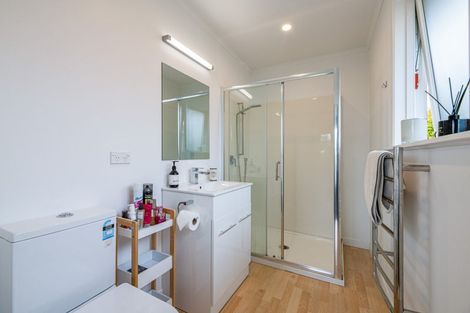 Photo of property in 13 Peachgrove Road, Te Atatu Peninsula, Auckland, 0610