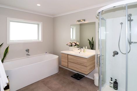 Photo of property in 60 Feist Street, Carterton, 5713