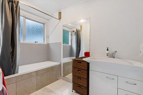 Photo of property in 11 Kilcar Place, Massey, Auckland, 0614