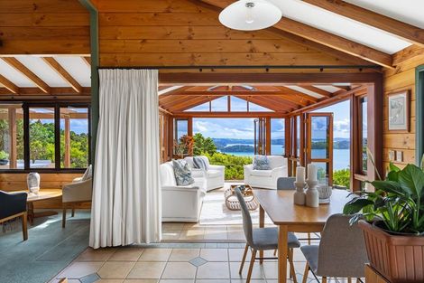 Photo of property in 70 Ngarewa Drive, Mahurangi West, Warkworth, 0983