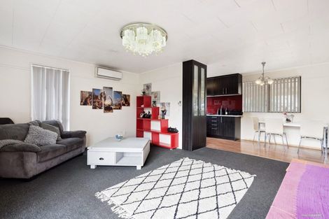 Photo of property in 35 Lilburn Crescent, Massey, Auckland, 0614