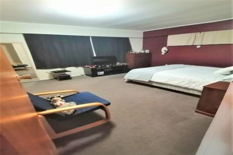 Photo of property in 32 Glanmire Road, Newlands, Wellington, 6037