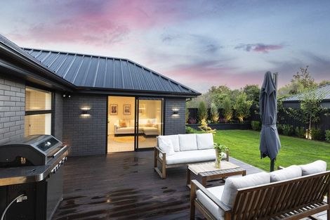 Photo of property in 7 Winning Post Place, Halswell, Christchurch, 8025