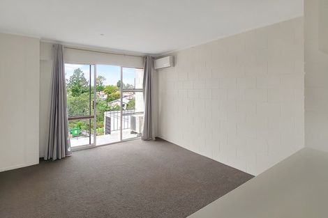 Photo of property in 15 Queen Mary Avenue, New Lynn, Auckland, 0600