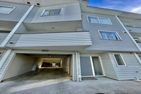 Photo of property in 14/6 Islington Avenue, New Lynn, Auckland, 0600