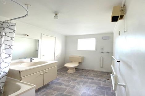 Photo of property in 48 Valley View Road, Glenfield, Auckland, 0629