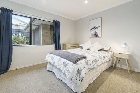 Photo of property in 4a Taipari Road, Te Atatu Peninsula, Auckland, 0610