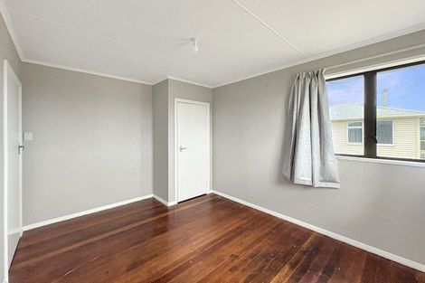 Photo of property in 14 Egmont Street, Castlecliff, Whanganui, 4501
