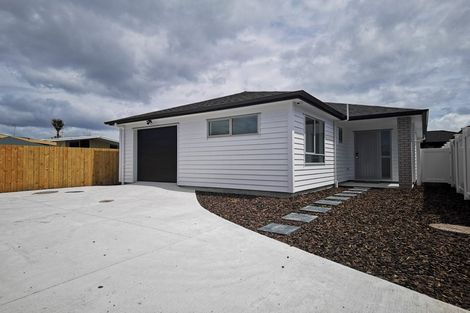 Photo of property in 25c Lillian Place, Orewa, 0931