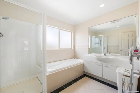 Photo of property in 22 Heyington Way, East Tamaki Heights, Auckland, 2016