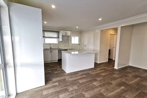 Photo of property in 31 Beaubank Road, Kelston, Auckland, 0602