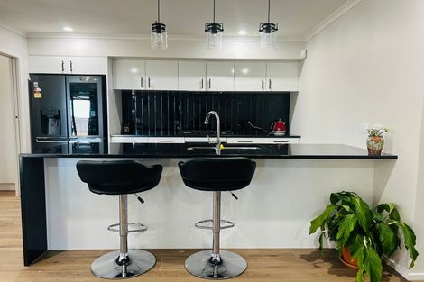 Photo of property in 41 Acacia Street, Kelvin Grove, Palmerston North, 4414