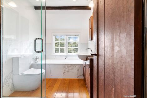 Photo of property in 100 Glenmore Street, Northland, Wellington, 6012