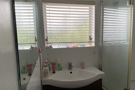 Photo of property in 1/284 Sunset Road, Windsor Park, Auckland, 0632