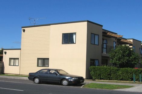 Photo of property in 12/17 Harbour View Road, Te Atatu Peninsula, Auckland, 0610