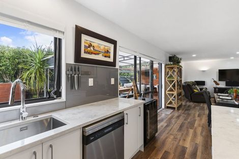 Photo of property in 2/19 Chiania Place, Somerville, Auckland, 2014