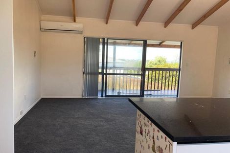 Photo of property in 10 Loughanure Place, Massey, Auckland, 0614