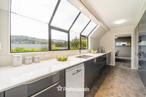 Photo of property in 6 Cassis Place, Crofton Downs, Wellington, 6035