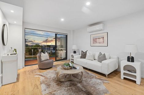 Photo of property in 2c Fowler Street, Northcote, Auckland, 0627