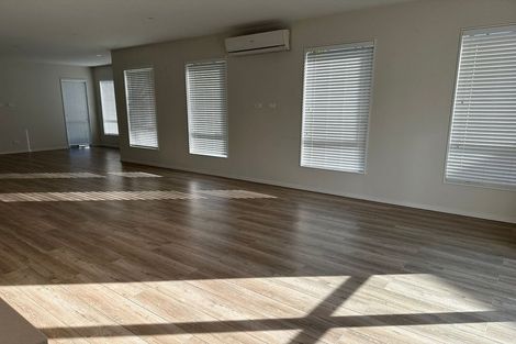 Photo of property in 77 Granville Drive, Massey, Auckland, 0614