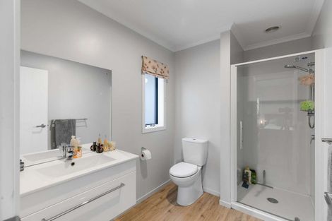 Photo of property in 5 Riverside Drive, Waiuku, 2123