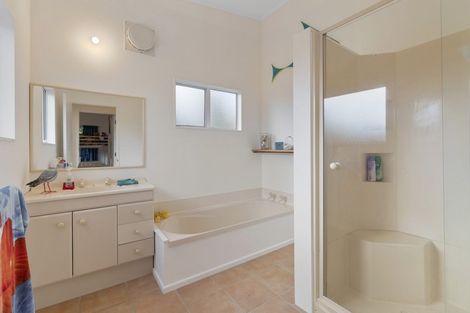 Photo of property in 29a Nathan Avenue, Paraparaumu Beach, Paraparaumu, 5032