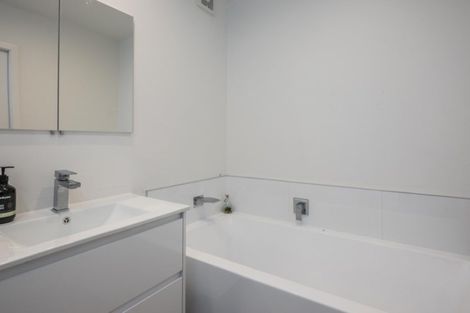 Photo of property in 77u2 Nevay Road, Miramar, Wellington, 6022