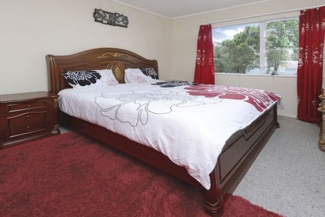 Photo of property in 2/16 Lilburn Crescent, Massey, Auckland, 0614