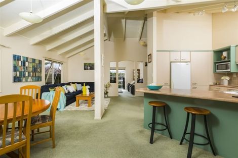 Photo of property in 18 Graven Court, Henderson, Auckland, 0612