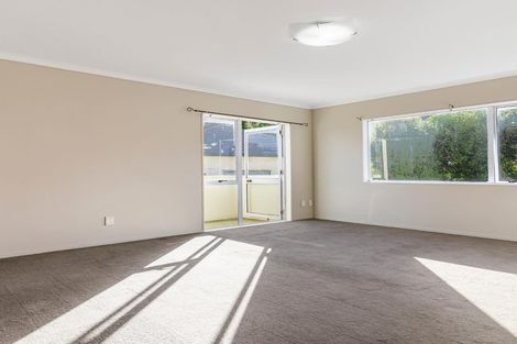 Photo of property in 8 Thornbill Rise, Unsworth Heights, Auckland, 0632
