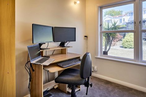 Photo of property in 2 Seaview Road, Paremata, Porirua, 5024