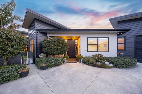 Photo of property in 54 Rodeo Drive, Kelvin Grove, Palmerston North, 4414