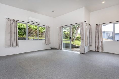 Photo of property in 18 Totaravale Drive, Totara Vale, Auckland, 0629