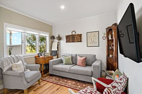 Photo of property in 52 Woodlands Crescent, Browns Bay, Auckland, 0630