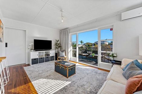 Photo of property in 1/15 Stanley Avenue, Milford, Auckland, 0620