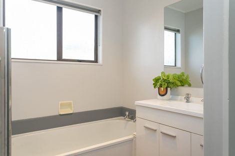 Photo of property in 99 Richmond Avenue, Richmond Heights, Taupo, 3330