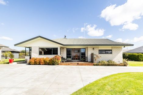 Photo of property in 128 Brookvale Road, Havelock North, 4130