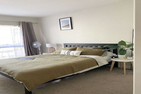 Photo of property in 30 Sartors Avenue, Northcross, Auckland, 0630