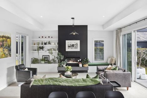 Photo of property in 33 Little Alpha Loop, Wanaka, 9305