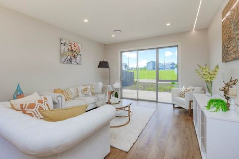 Photo of property in 29 Emerald Avenue, Rosehill, 2113