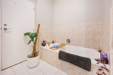 Photo of property in Maddison Apartments, 3/6a Queen Street, Palmerston North, 4410