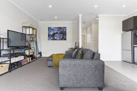 Photo of property in 2/7 Uku Lane, Hobsonville, Auckland, 0616