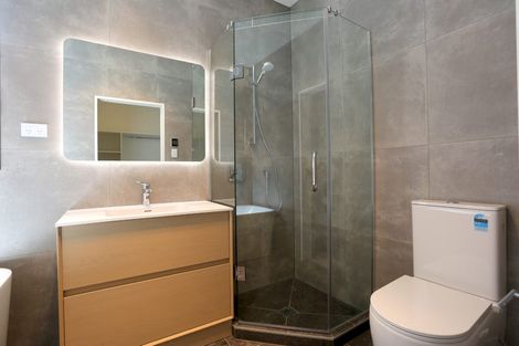 Photo of property in 1b Kirkdale Place, Northcross, Auckland, 0632