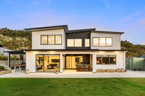 Photo of property in 194 Navigation Drive, Whitby, Porirua, 5024