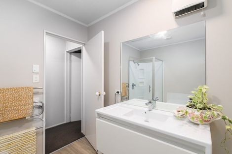 Photo of property in 10 Castle Way, Beckenham, Christchurch, 8023