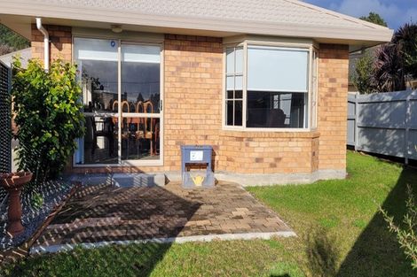 Photo of property in 15 Balmerino Grove, Waikanae, 5036