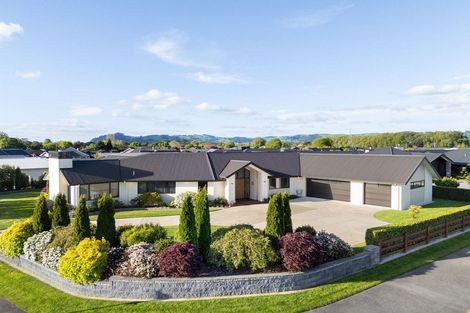 Photo of property in 2 Kotare Grove, Cambridge, 3434