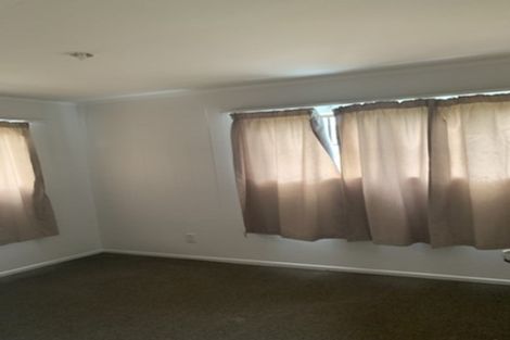 Photo of property in 24 Neil Avenue, Te Atatu Peninsula, Auckland, 0610