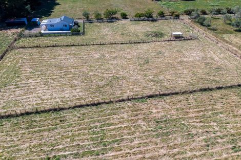 Photo of property in 103a Waikawa Beach Road, Manakau, Levin, 5573