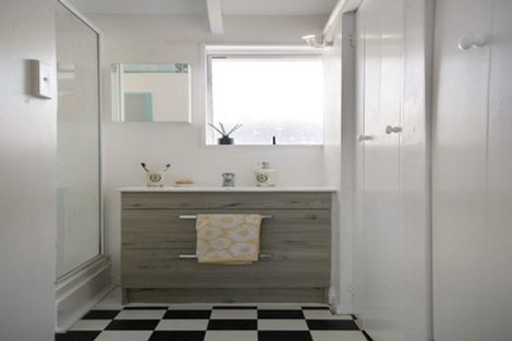 Photo of property in 24/125u Queens Drive, Lyall Bay, Wellington, 6022